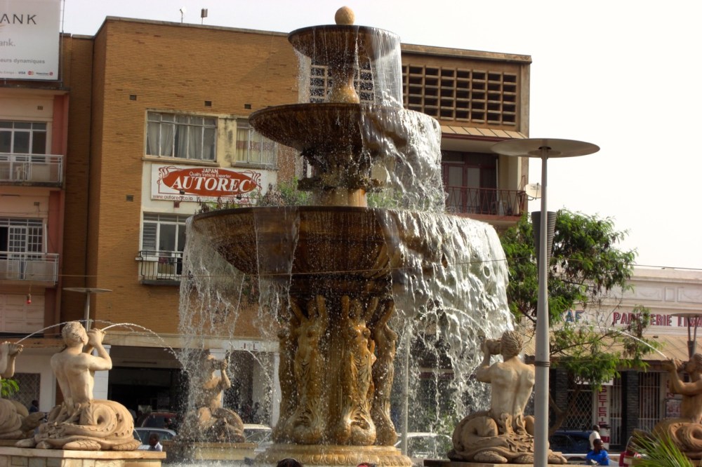 The central fountain.