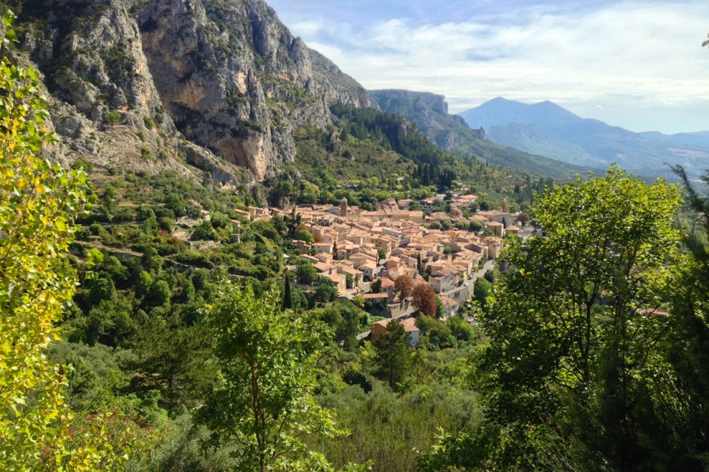 the village of Moustiers-Ste.-Marie