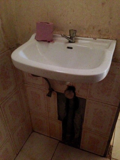 This is not the first time I've found in Congo a sink that looks to be recently installed but with no running water and no drain pipe. What is it, a fancy soap holder?